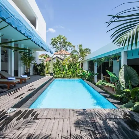 Deluxe Tropical 6 Bedroom Villa Near Beach