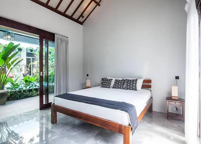 Deluxe Tropical 6 Bedroom Near