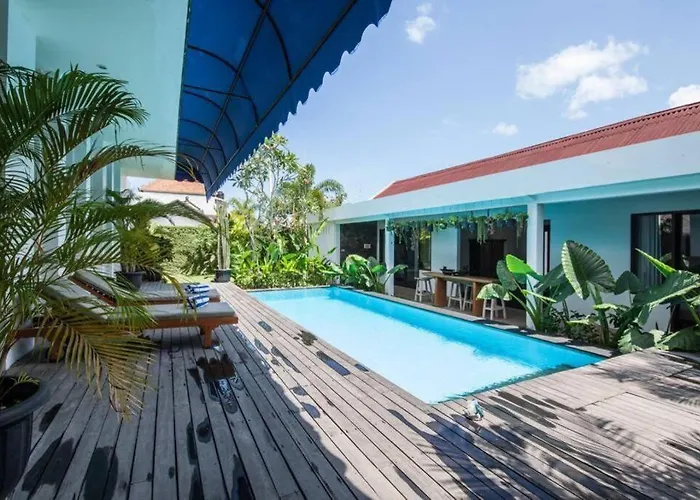 Deluxe Tropical 6 Bedroom Near Villa