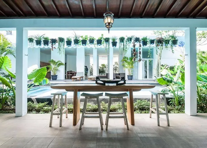 Deluxe Tropical 6 Bedroom Near *