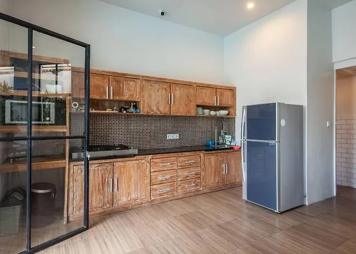 Deluxe Tropical 6 Bedroom Near Villa *