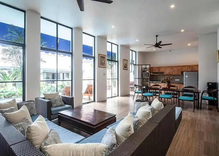 Deluxe Tropical 6 Bedroom Near * Canggu (Bali)