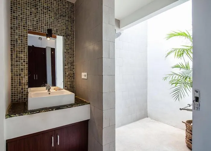 Deluxe Tropical 6 Bedroom Near Canggu (Bali)