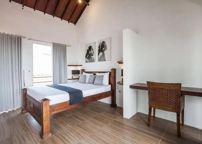 Deluxe Tropical 6 Bedroom Near Villa Canggu (Bali)