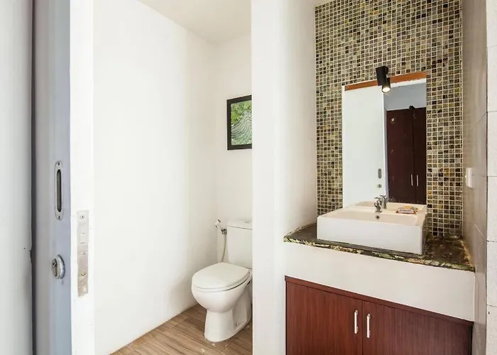 Deluxe Tropical 6 Bedroom Near * Canggu (Bali)